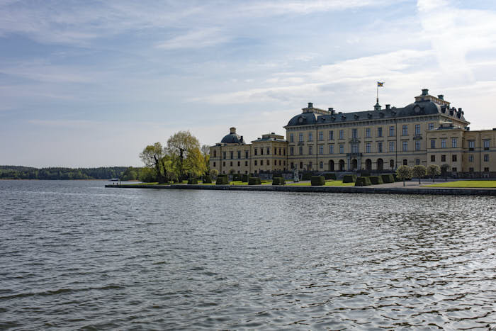 Schloss Drottningholm Stockholm Blick vom Wasser aus